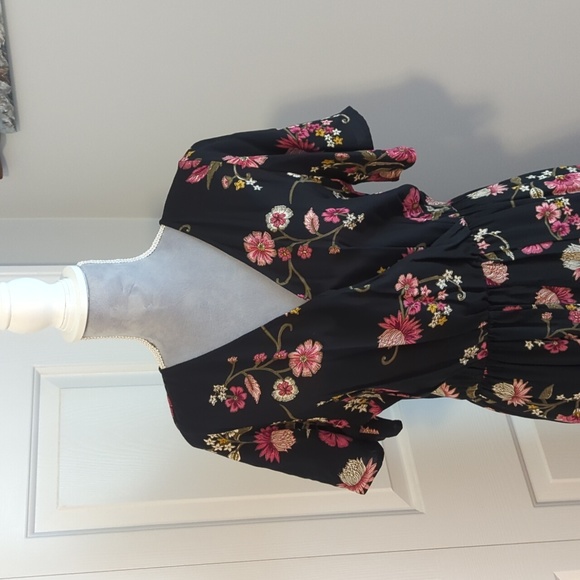 Romper - Picture 2 of 9